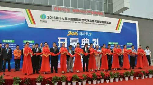 龙鹰公司参加北京第十七届中国国际天然气汽车、加气站设备展览会